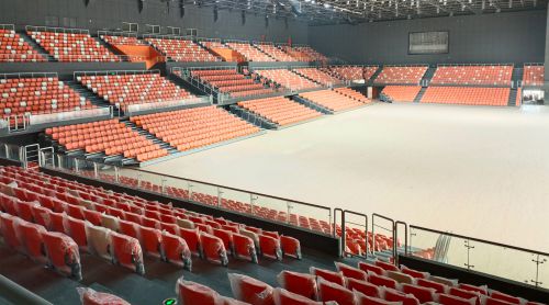 场馆座椅的“骨骼”之谜：吹塑 vs 注塑，为何征途座椅选择气辅注塑？?